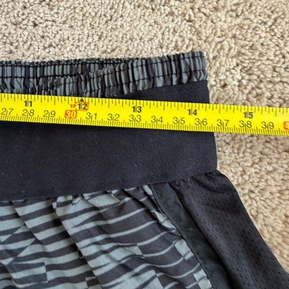 NIKE Air Running Tempo Shorts In Black Print M - Picture 5 of 9